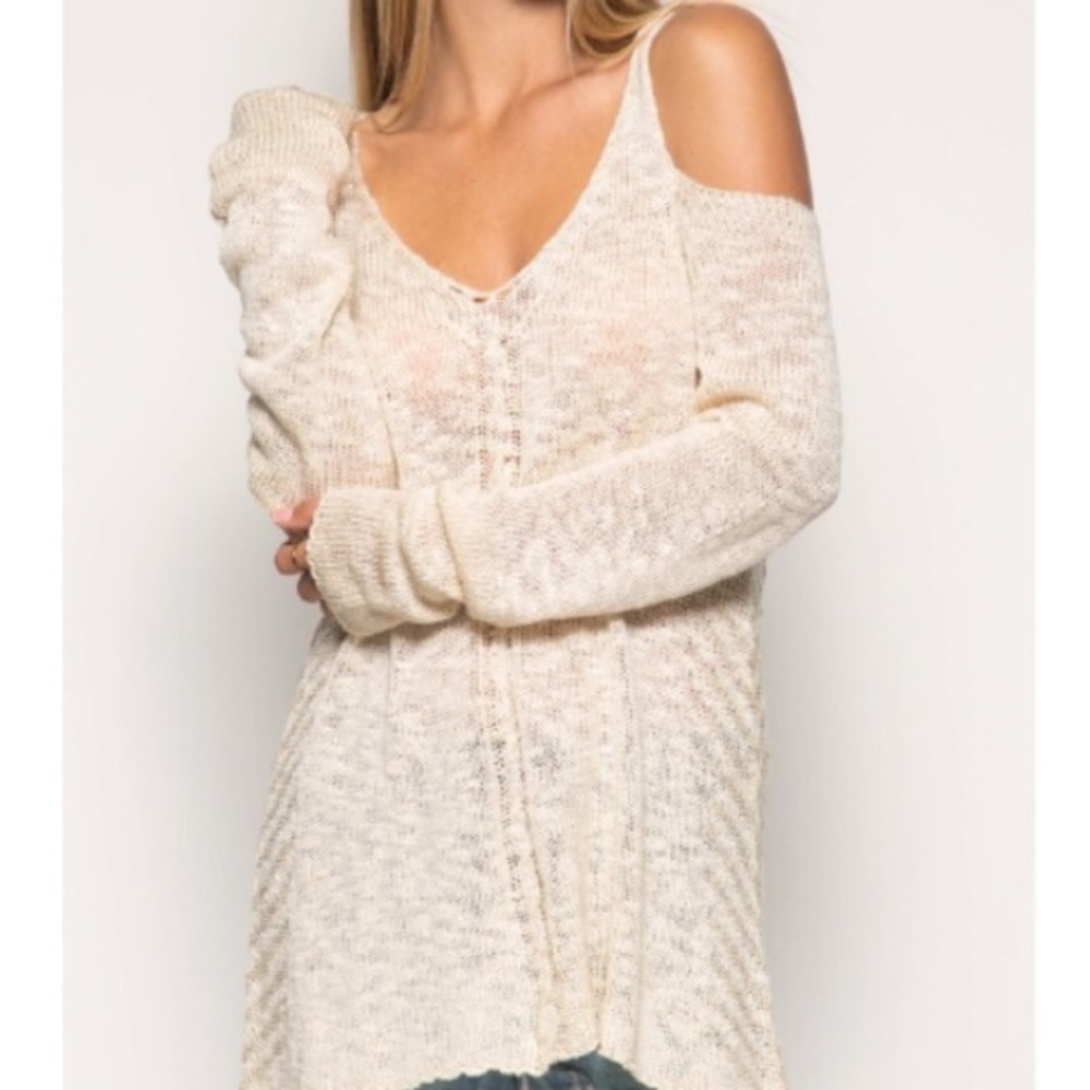 Cold shoulder sweater - Picture 2 of 3